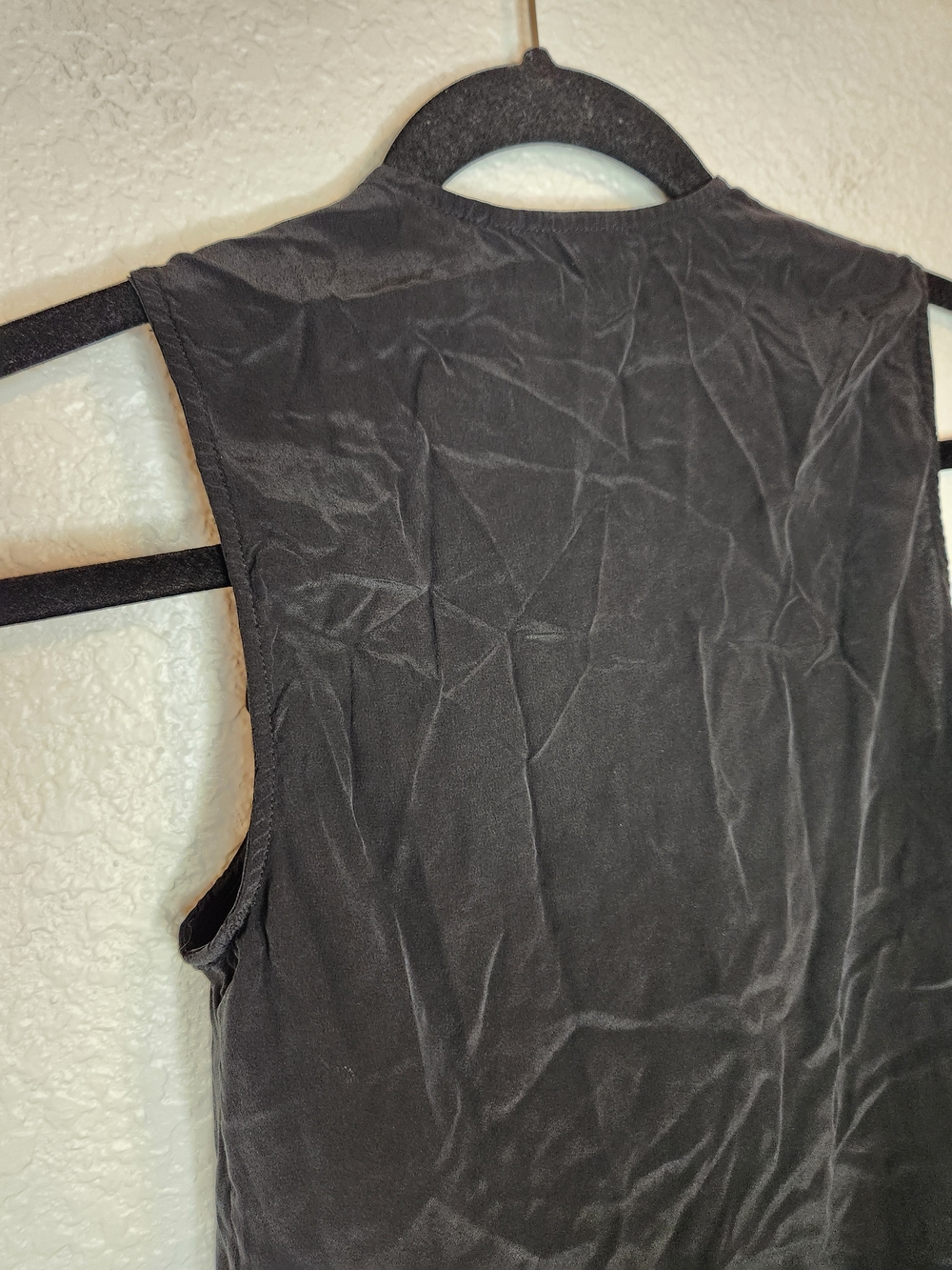 Cut25 size 0 sleeveless top with a draped cowl neckline 100% Silk style 131933 - Picture 5 of 11